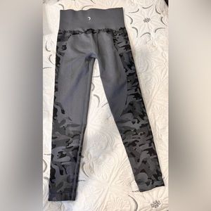 Zyia Active Performance Seamless Leggings Gray Camo Size Medium